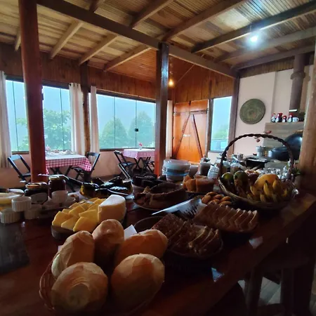 Chalés românticos com hidromassagem e lareira em área rural de visconde de Mauá Pousada Bela Helena-3